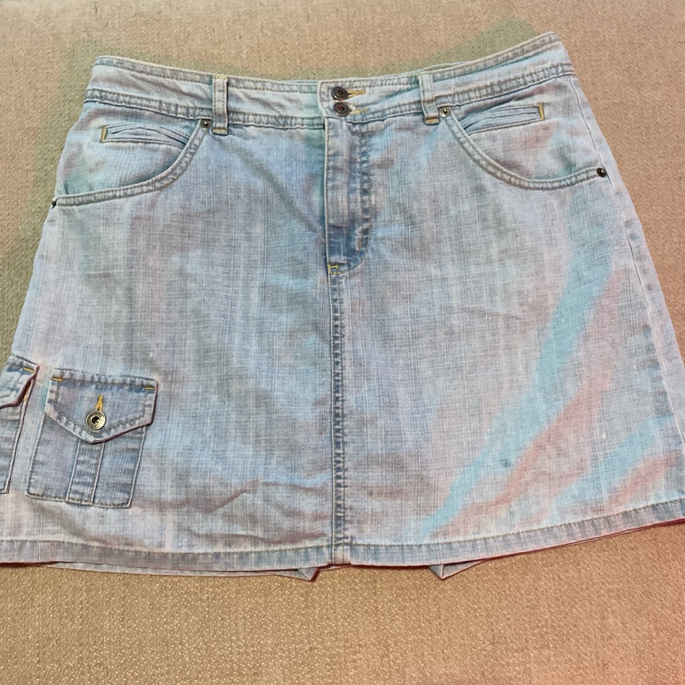 Gloria Vanderbilt Lightwash Skort